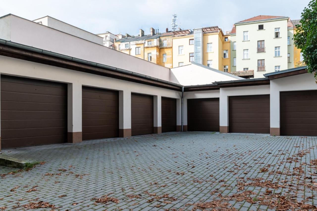 Designed Apartment Next To Vaclav Square With Terrace And Private Garage Прага Экстерьер фото